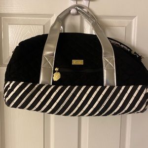 🙌🙌 BOGO 1/2 OFF 🙌🙌Betsy Johnson Overnight Quilted Duffel Striped Weekend Bag